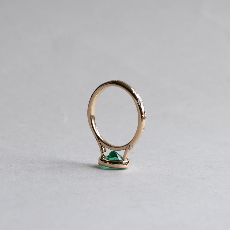 18K Emerald Diamond Ring