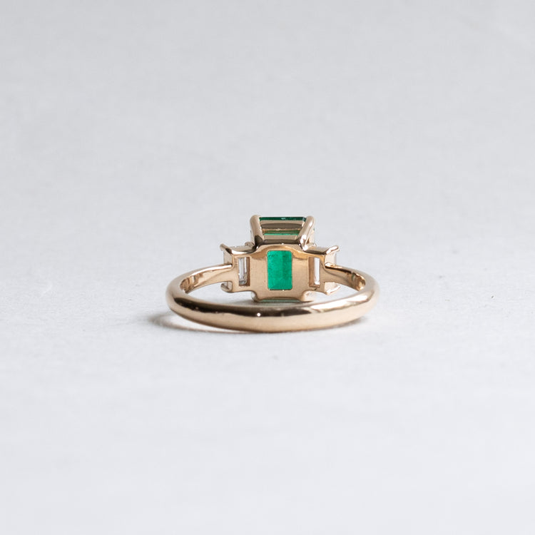 18K 1.49 Carat Emerald Diamond Ring