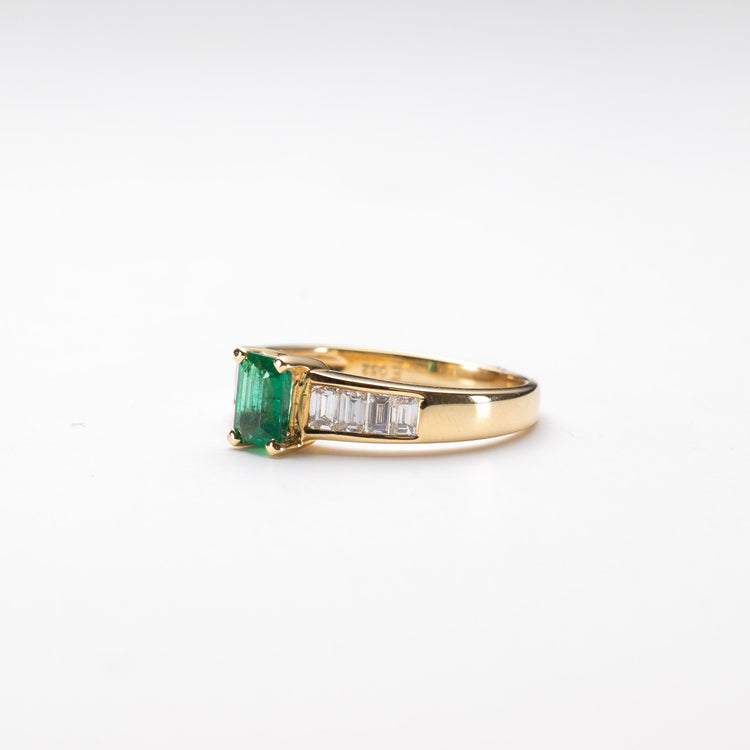 18K 0.52 Carat Emerald Diamond Ring