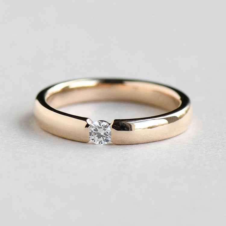 14K Single Diamond Band Size 6.5