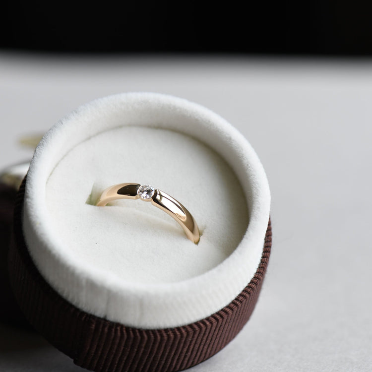 14K Single Diamond Band Size 6.5