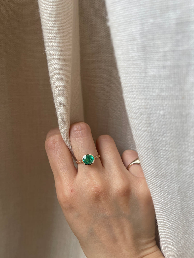 18K Emerald Diamond Ring