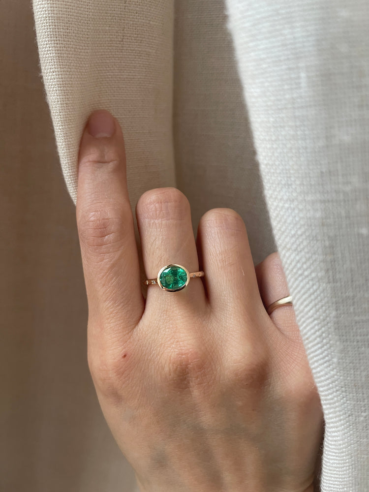 18K Emerald Diamond Ring