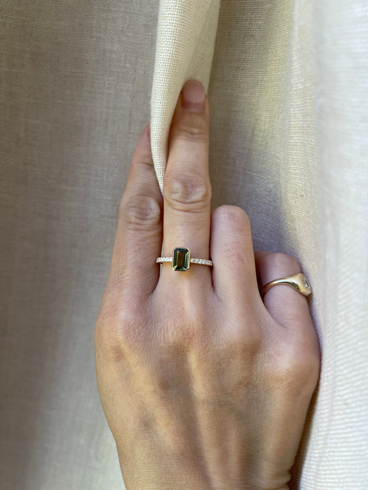 1 CT Green Sapphire Diamond Ring