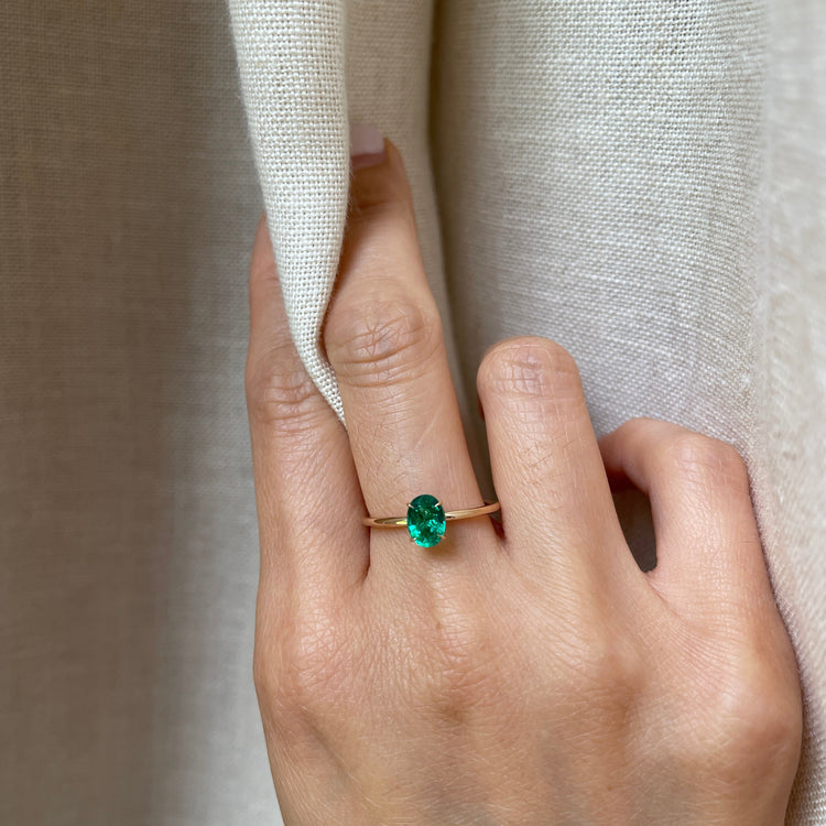18K Oval 0.80 Carat Emerald Ring