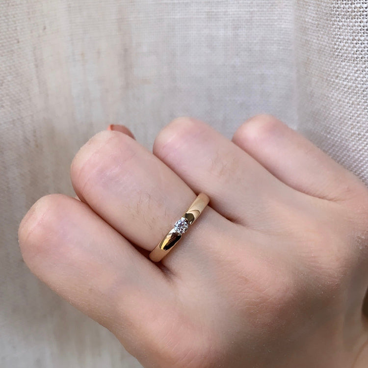 14K Single Diamond Band Size 6.5