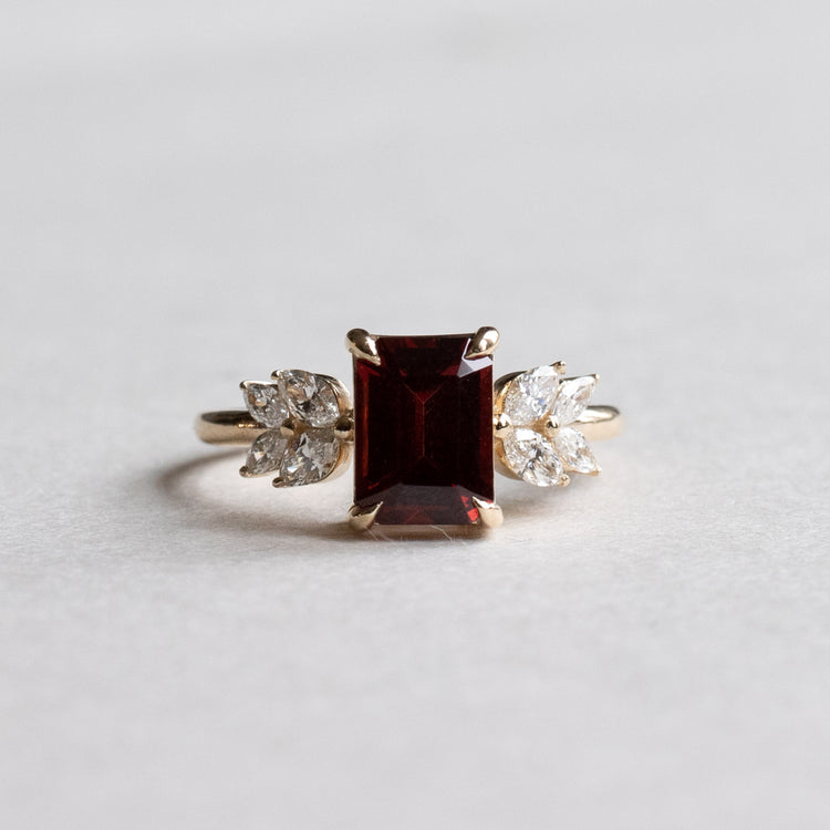 14K 1.5 Carat Garnet Diamond Ring