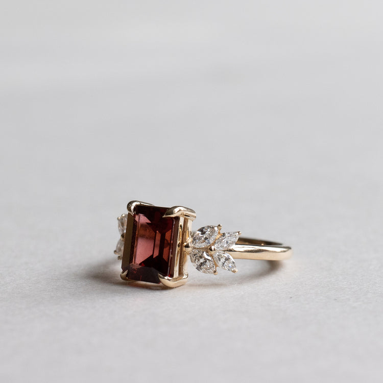 14K 1.5 Carat Garnet Diamond Ring