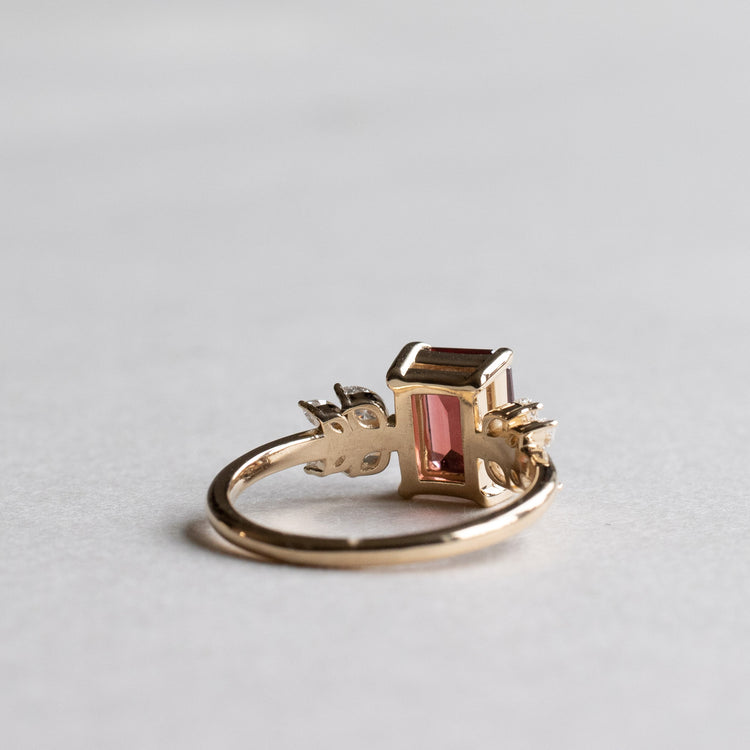 14K 1.5 Carat Garnet Diamond Ring
