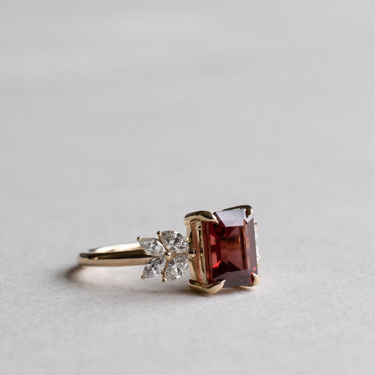 14K 1.5 Carat Garnet Diamond Ring