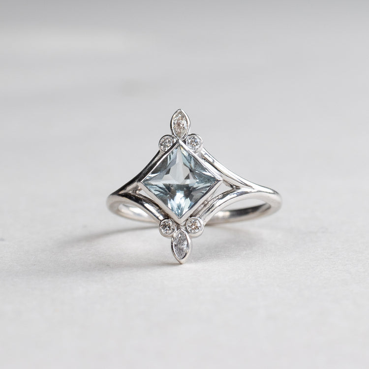 14K 0.85 Carat Aquamarine Ring