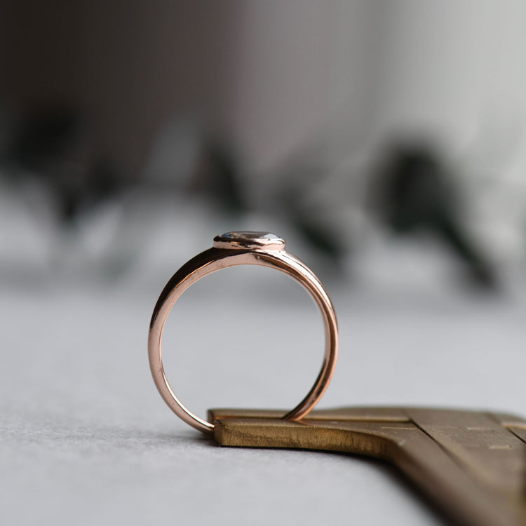 14k Aquamarine Oval Ring