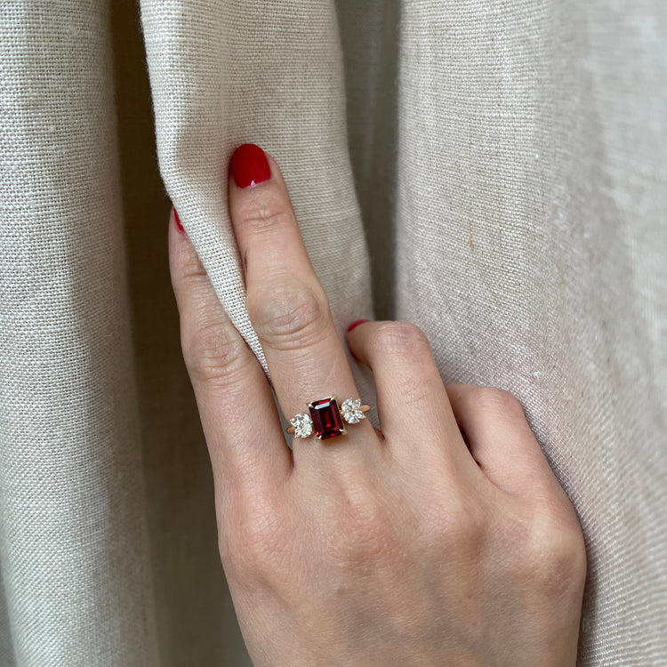 14K 1.5 Carat Garnet Diamond Ring