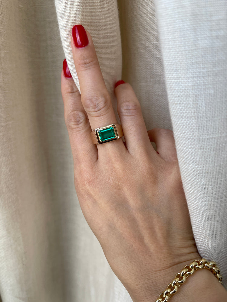 18K 2 Carat Emerald Signet Ring