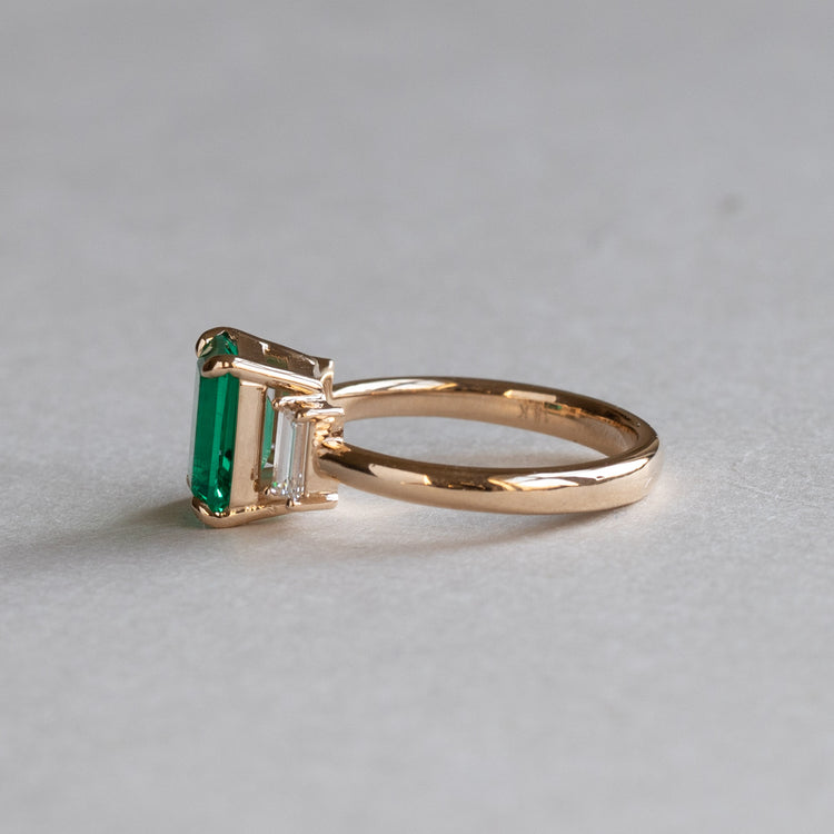 18K 1.4 CT Emerald Three Stone Ring
