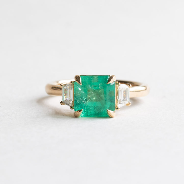 18K 2.5 CT Emerald Diamond Ring