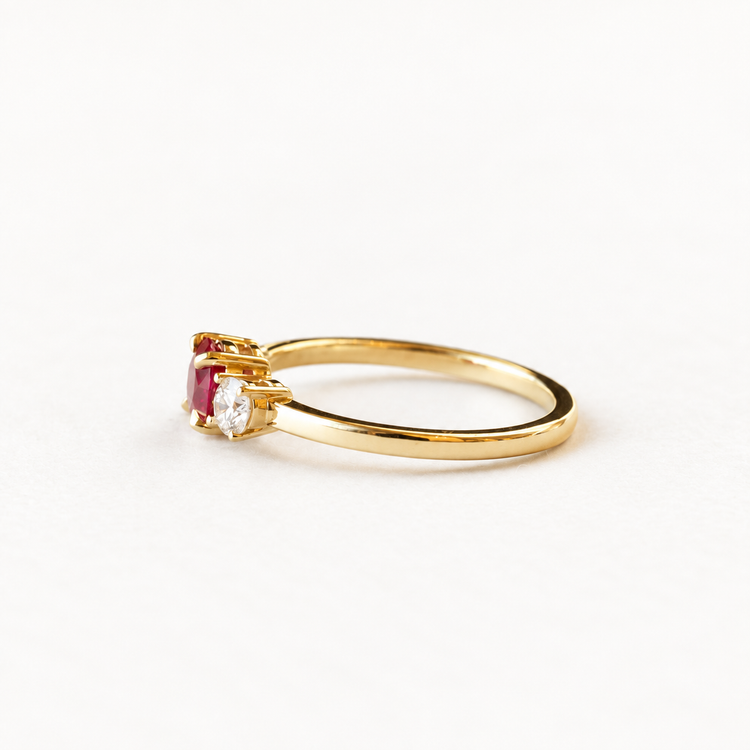 18K Three Stone Rudy Diamond Ring