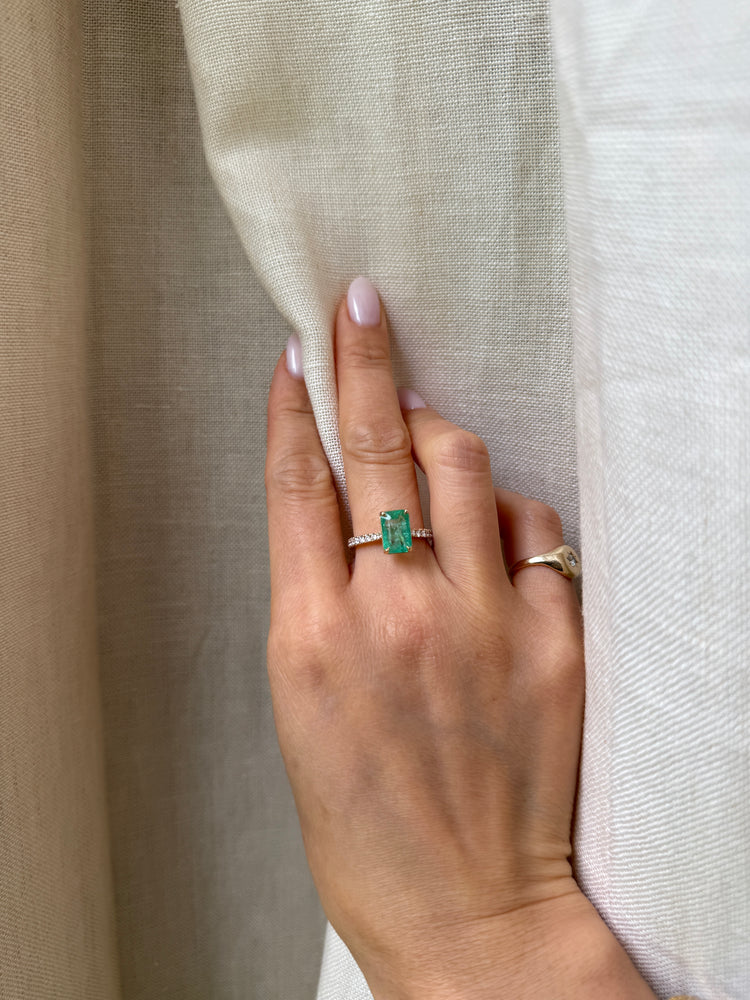 14K 2.54 Carat Emerald Diamond Ring