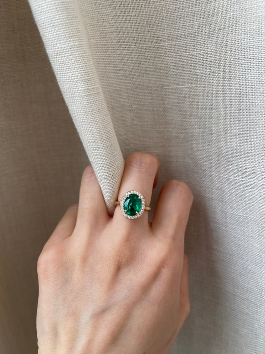 18K Emerald Diamond Halo Ring