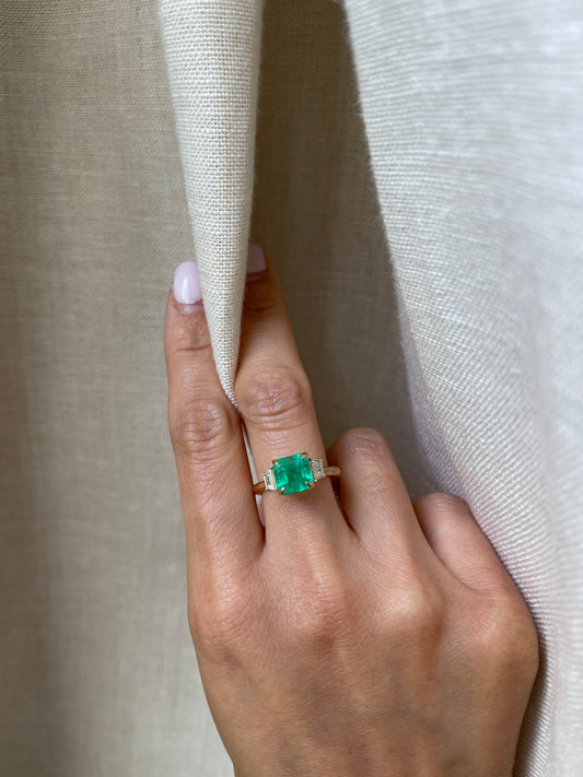 18K 2.5 CT Emerald Diamond Ring