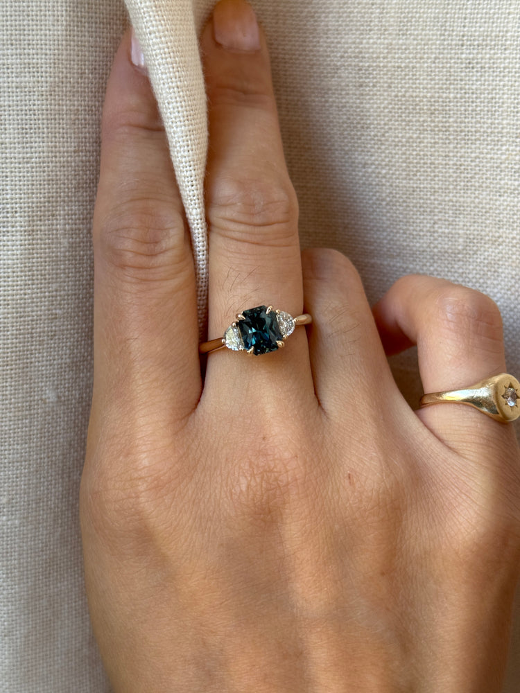 14K 2.52 Teal Sapphire Diamond Ring