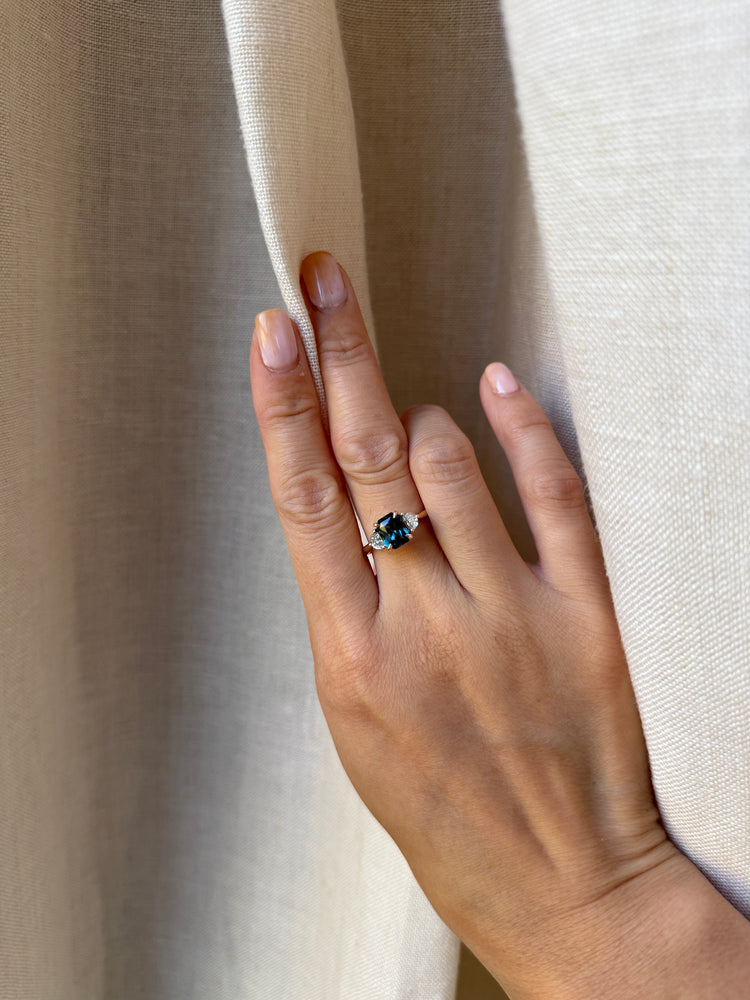 14K 2.52 Teal Sapphire Diamond Ring