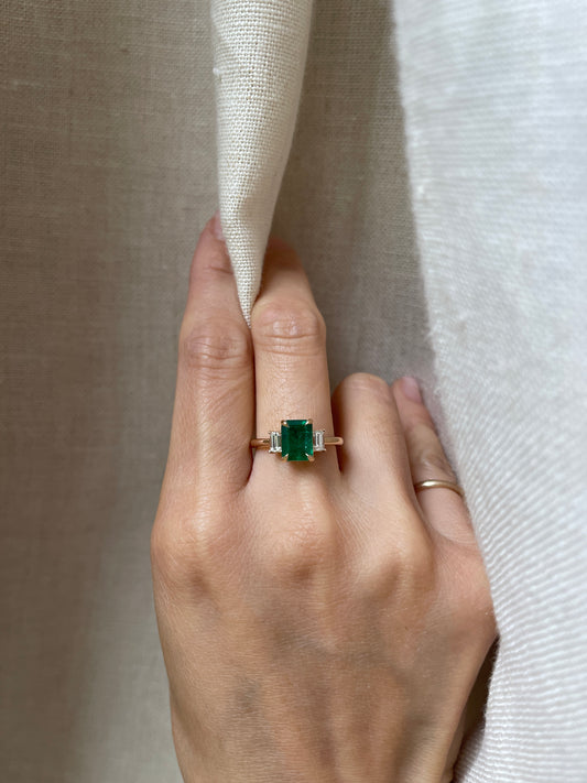 18K 1.49 Carat Emerald Diamond Ring