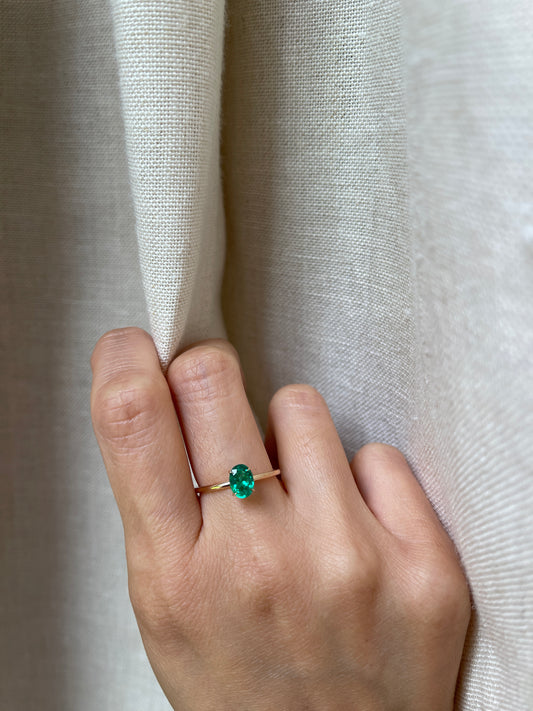 18K Oval 0.80 Carat Emerald Ring