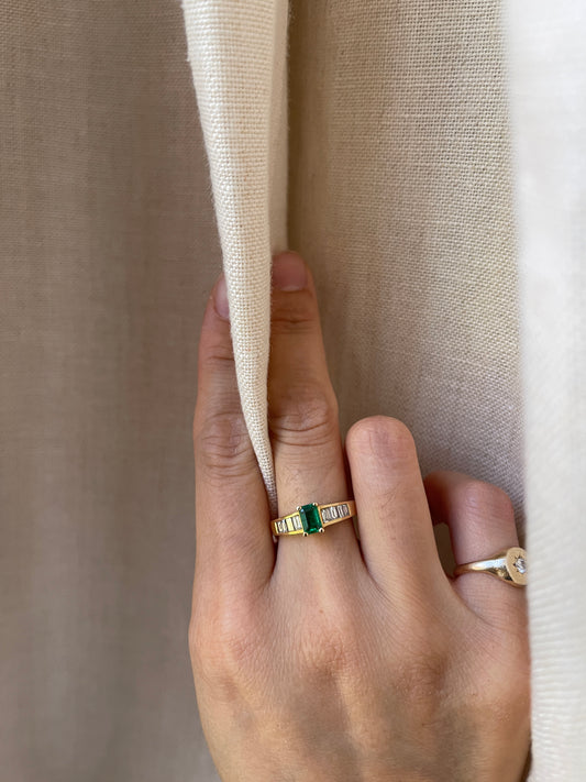 18K 0.52 Carat Emerald Diamond Ring