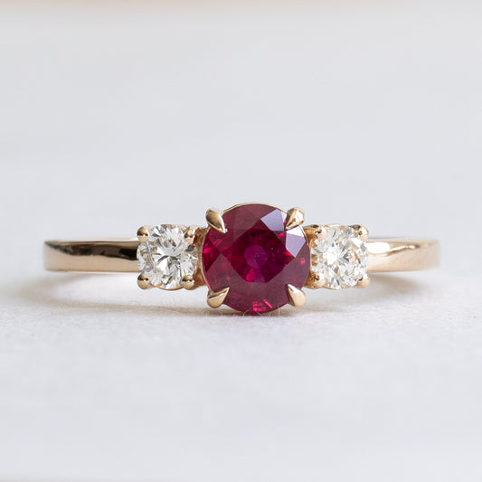 18K Three Stone Rudy Diamond Ring