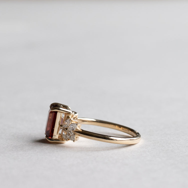 14K 1.5 Carat Garnet Diamond Ring