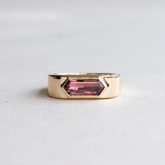 14K Umblaite Garnet Signet Ring