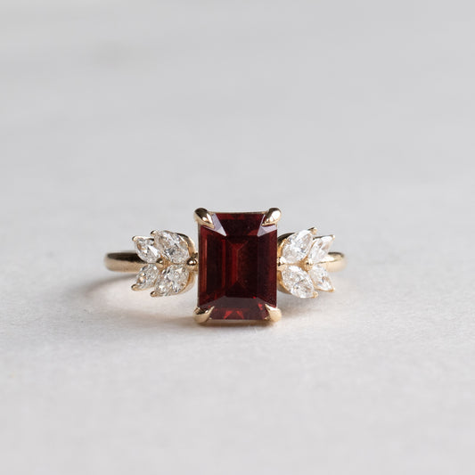 14K 1.5 Carat Garnet Diamond Ring