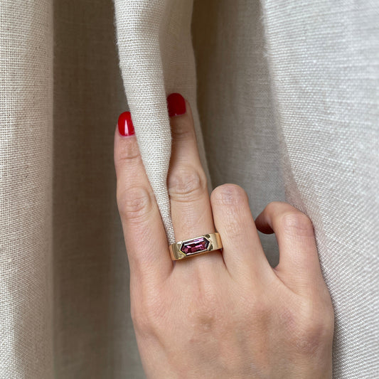 14K Umblaite Garnet Signet Ring