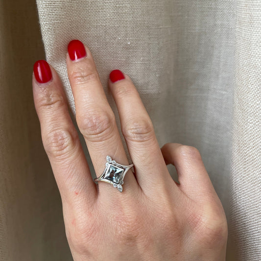 14K 0.85 Carat Aquamarine Ring