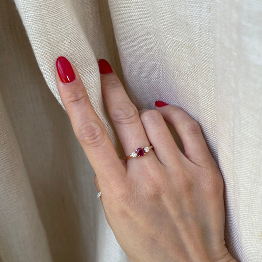 18K Three Stone Rudy Diamond Ring